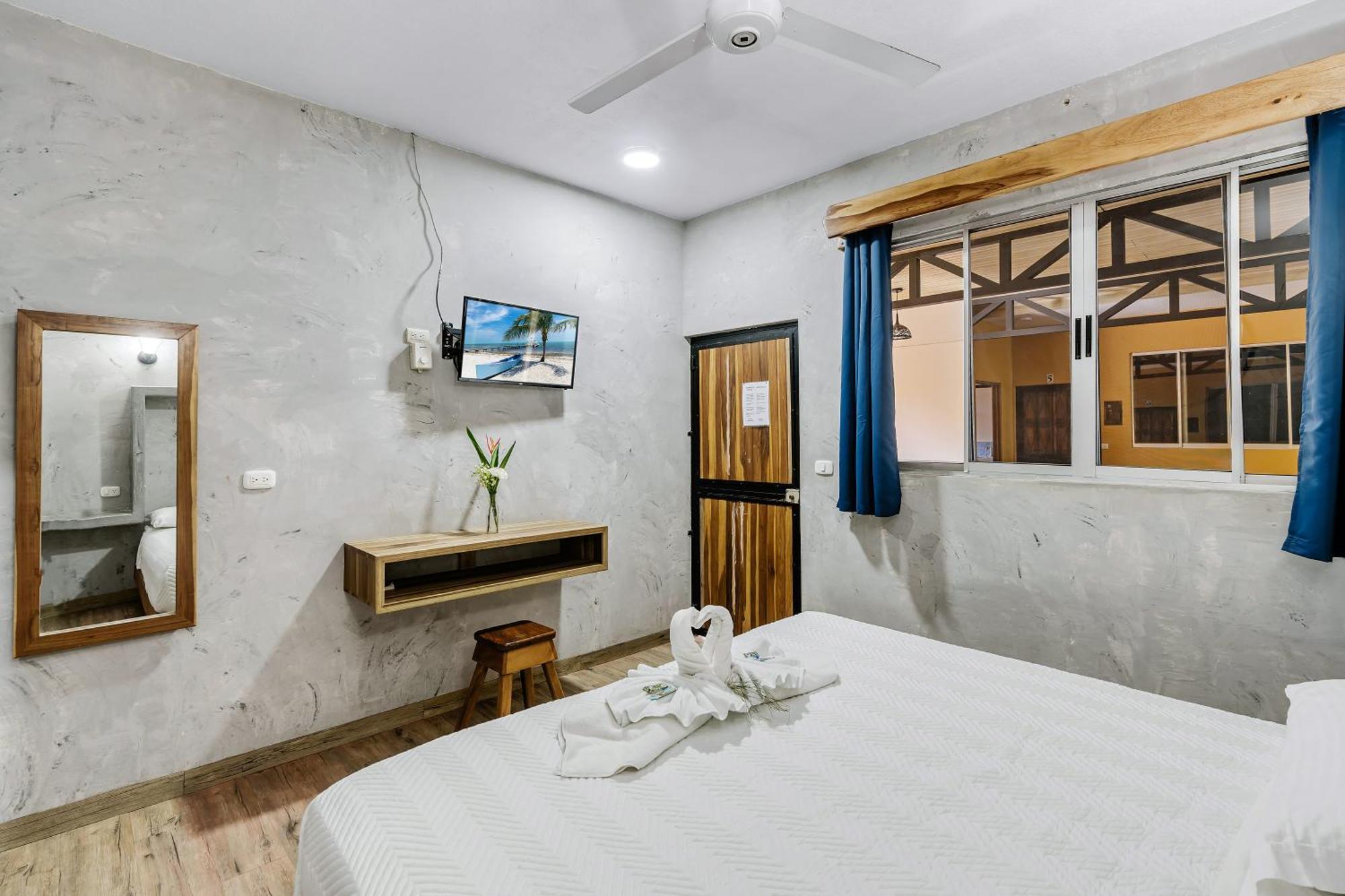 Hotel Tamarindo Inn - 1 Mi To Tamarindo Beach エクステリア 写真