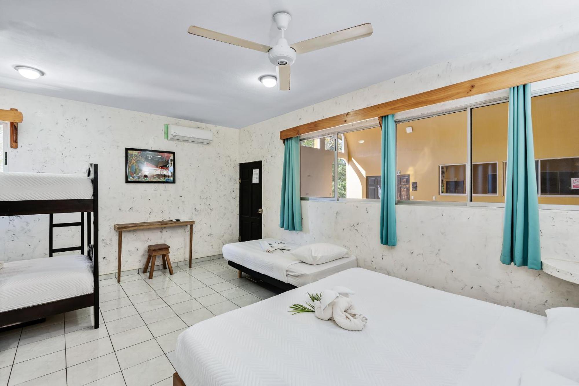 Hotel Tamarindo Inn - 1 Mi To Tamarindo Beach エクステリア 写真