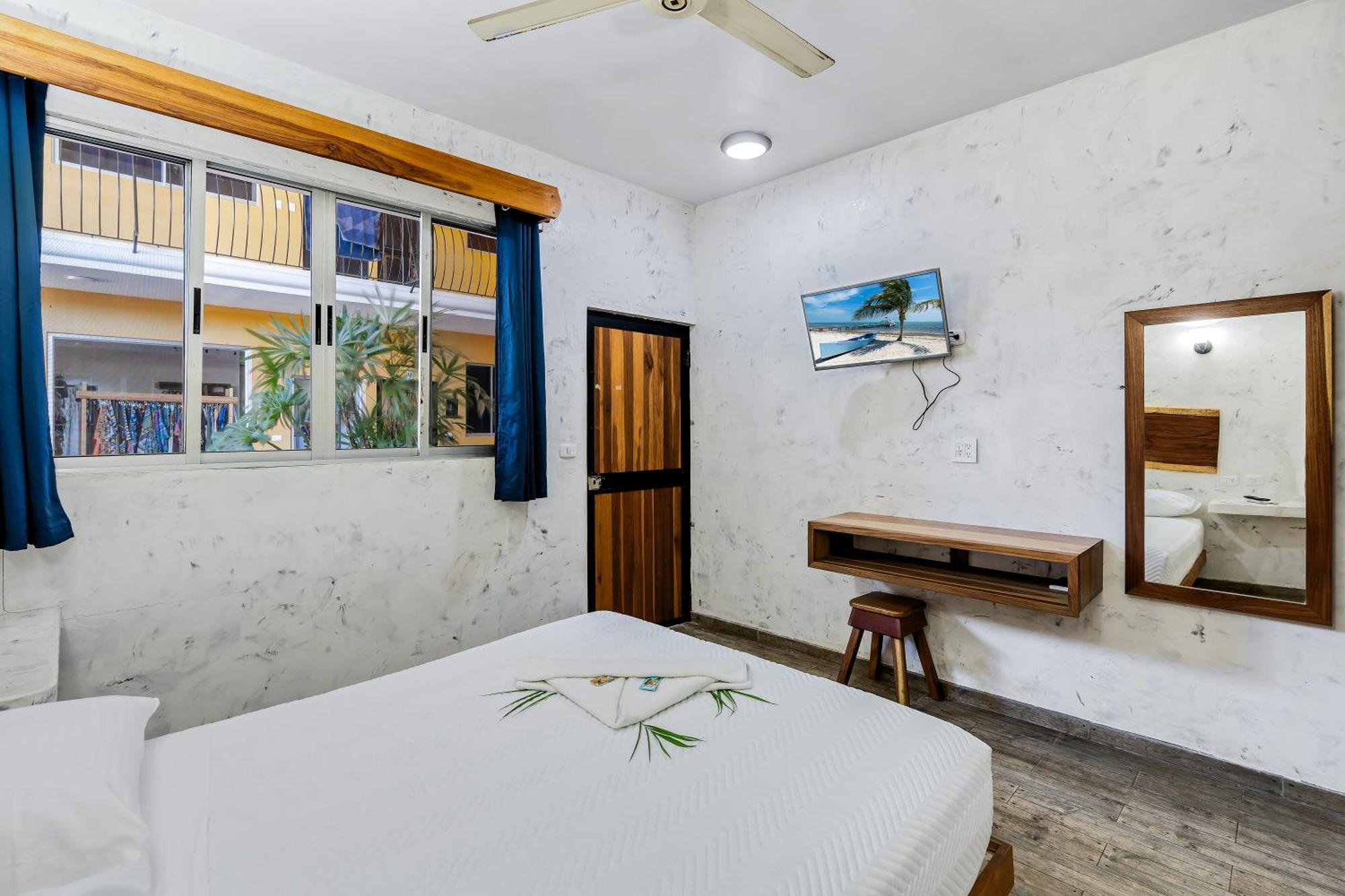 Hotel Tamarindo Inn - 1 Mi To Tamarindo Beach エクステリア 写真