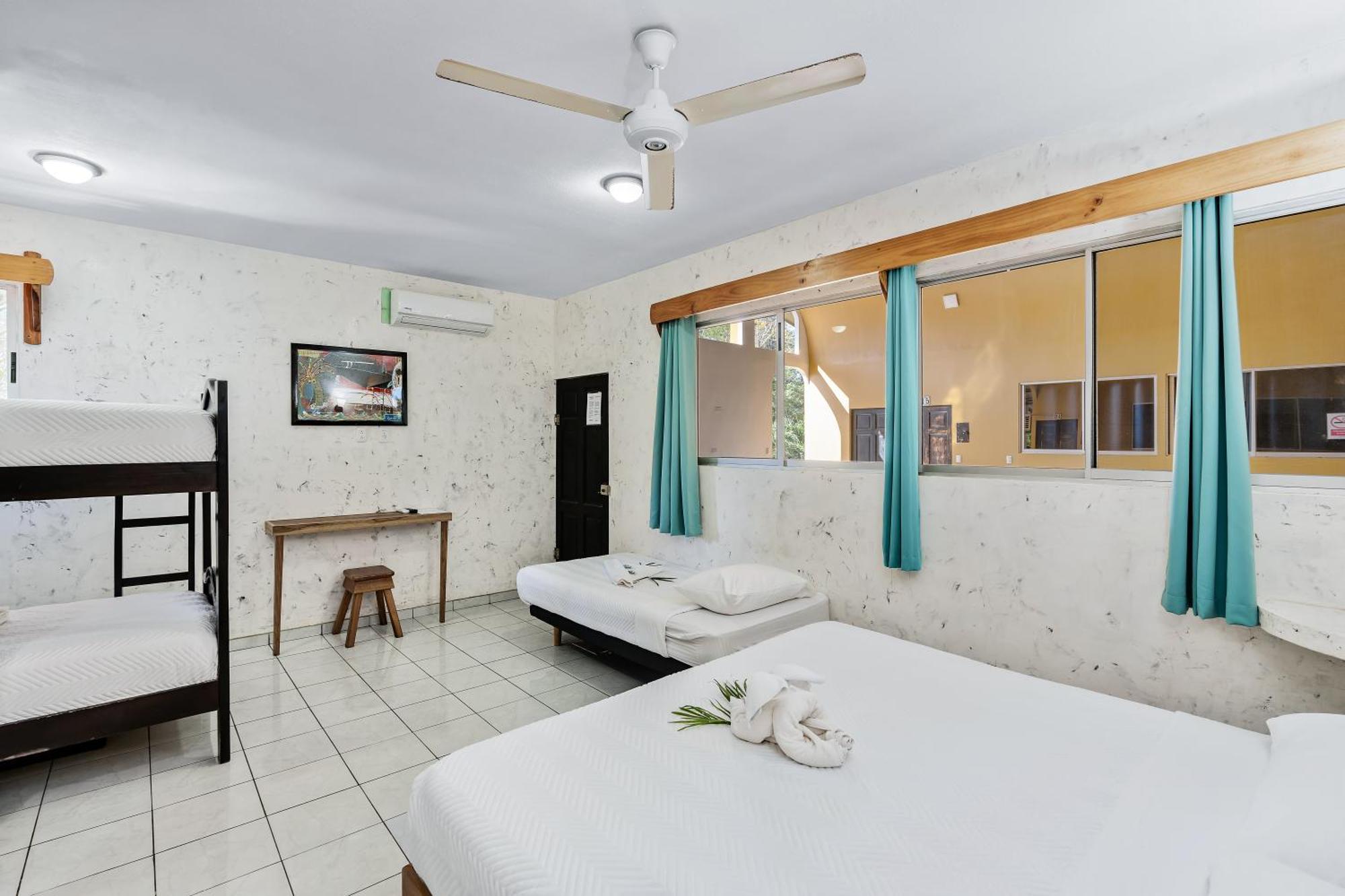 Hotel Tamarindo Inn - 1 Mi To Tamarindo Beach エクステリア 写真